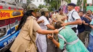 बंगाल की महिला ने किया दावा- कोलकाता पुलिस ने उसे सोशल मीडिया पोस्ट हटाने के लिए कहा